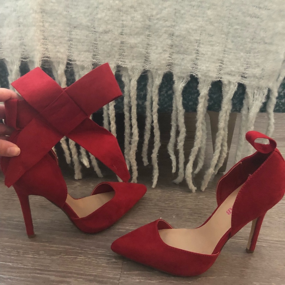 Red bow heels